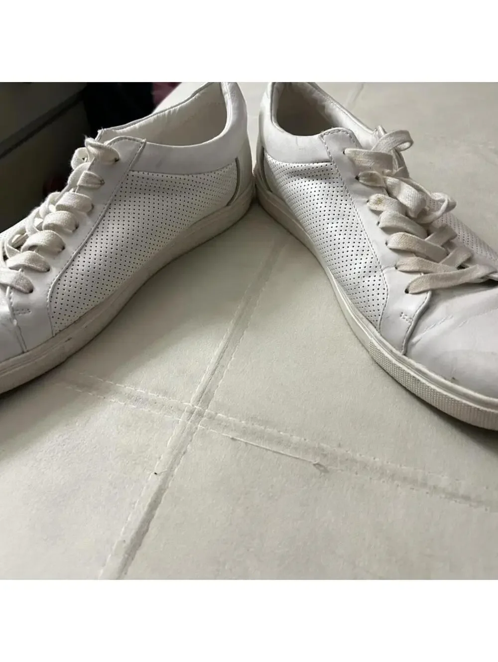 Steve Madden White leather lace up sneakers size 10